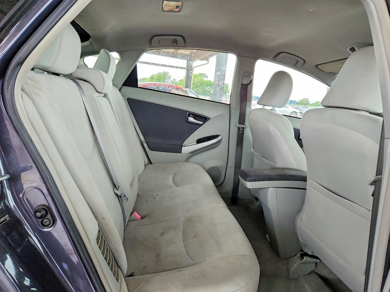 2011 TOYOTA PRIUS TWO photo 21