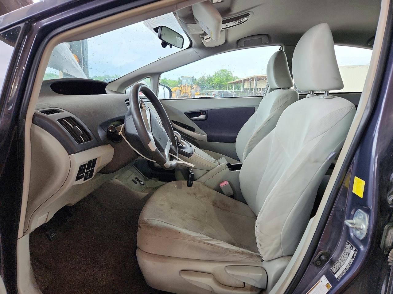 2011 TOYOTA PRIUS TWO photo 13