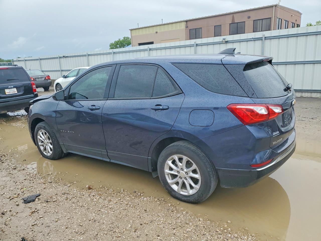 2018 CHEVROLET EQUINOX LS photo 2