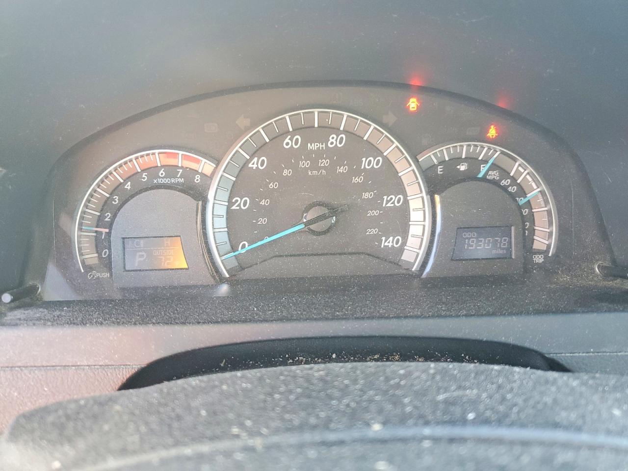 2014 TOYOTA CAMRY SE photo 25