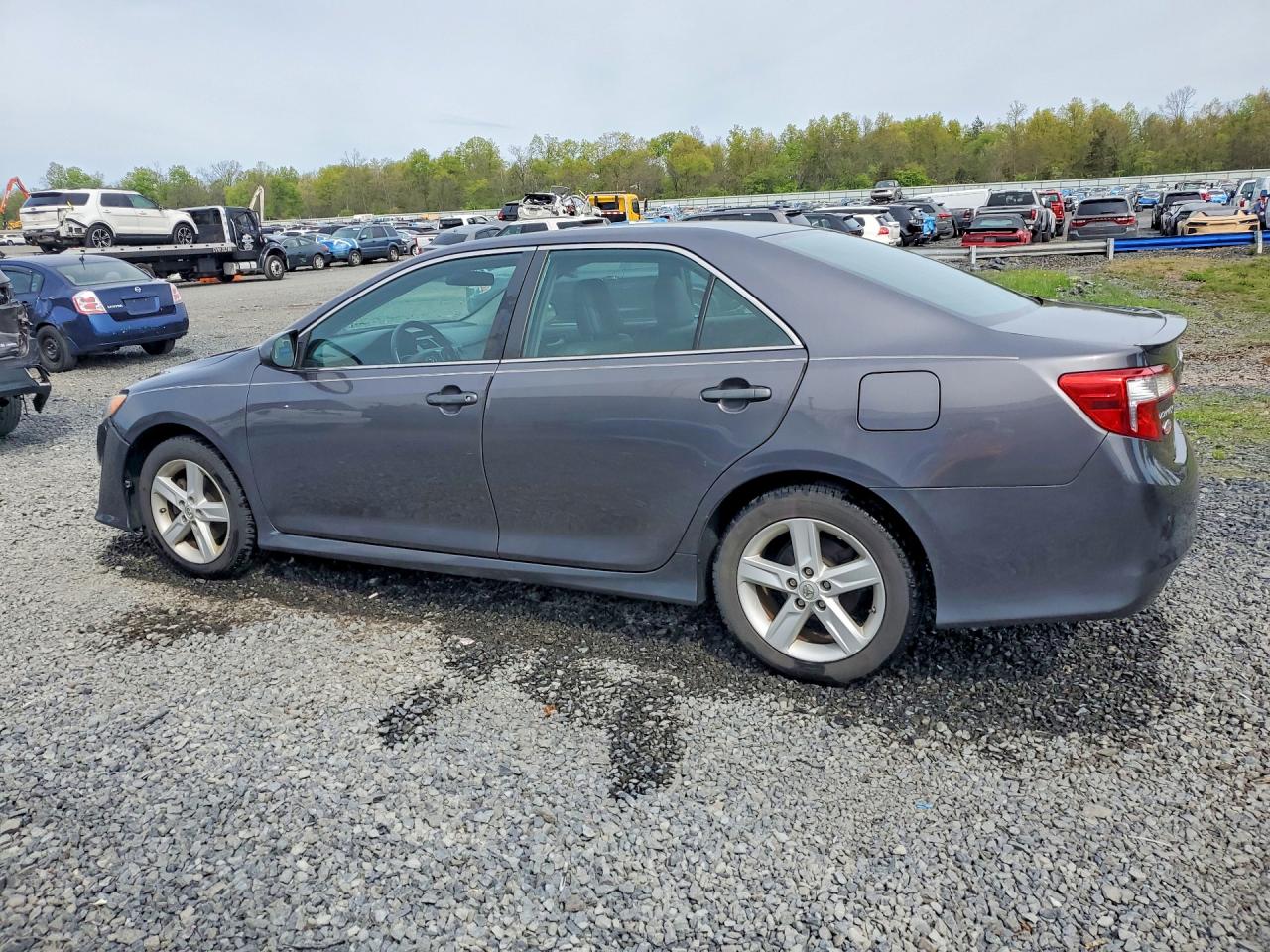 2014 TOYOTA CAMRY SE photo 4