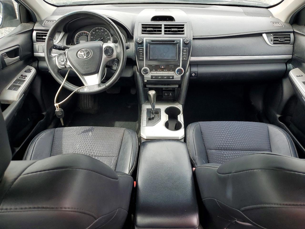 2014 TOYOTA CAMRY SE photo 22