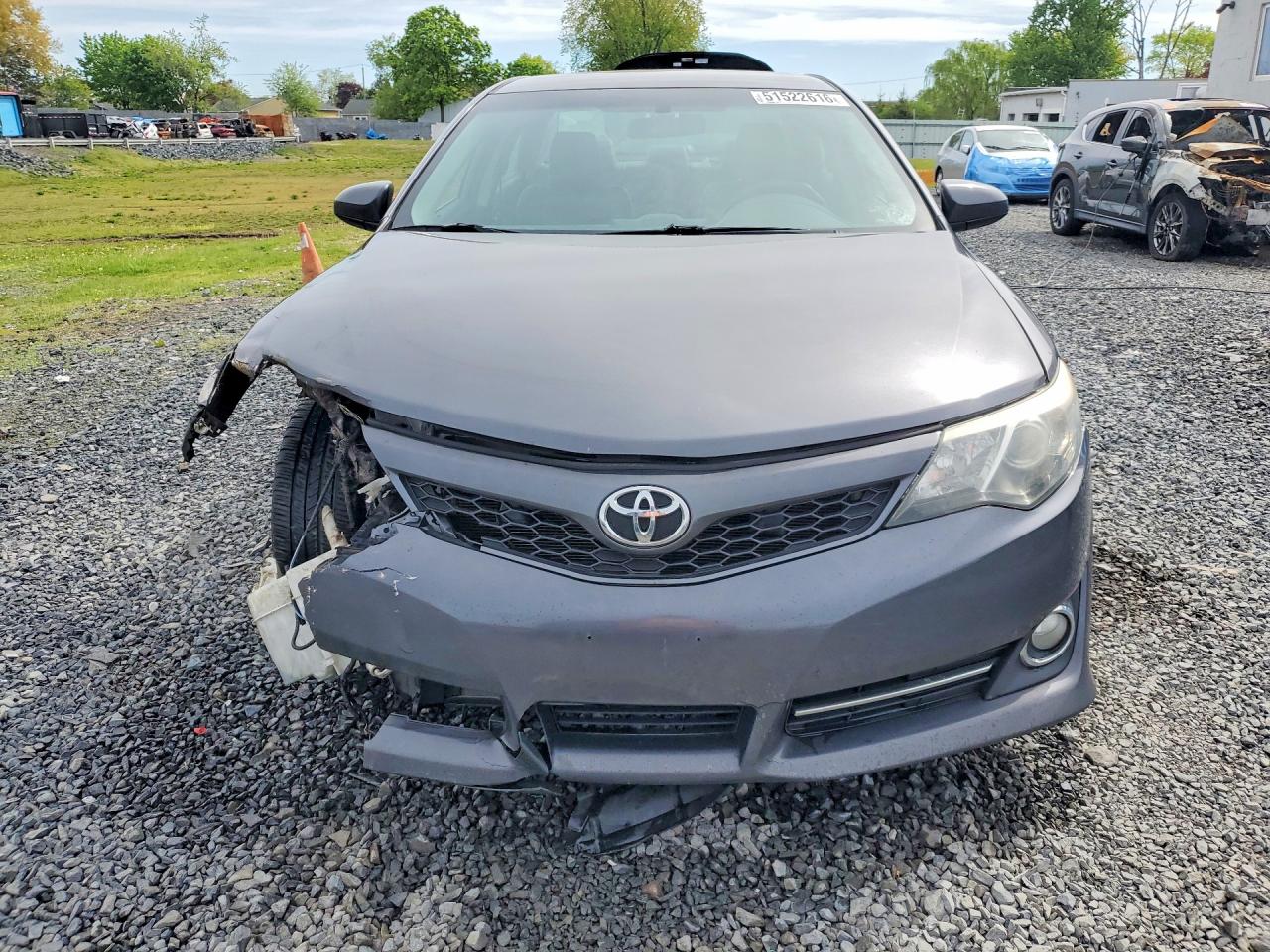 2014 TOYOTA CAMRY SE photo 13