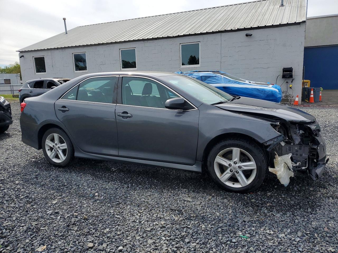 2014 TOYOTA CAMRY SE photo 10