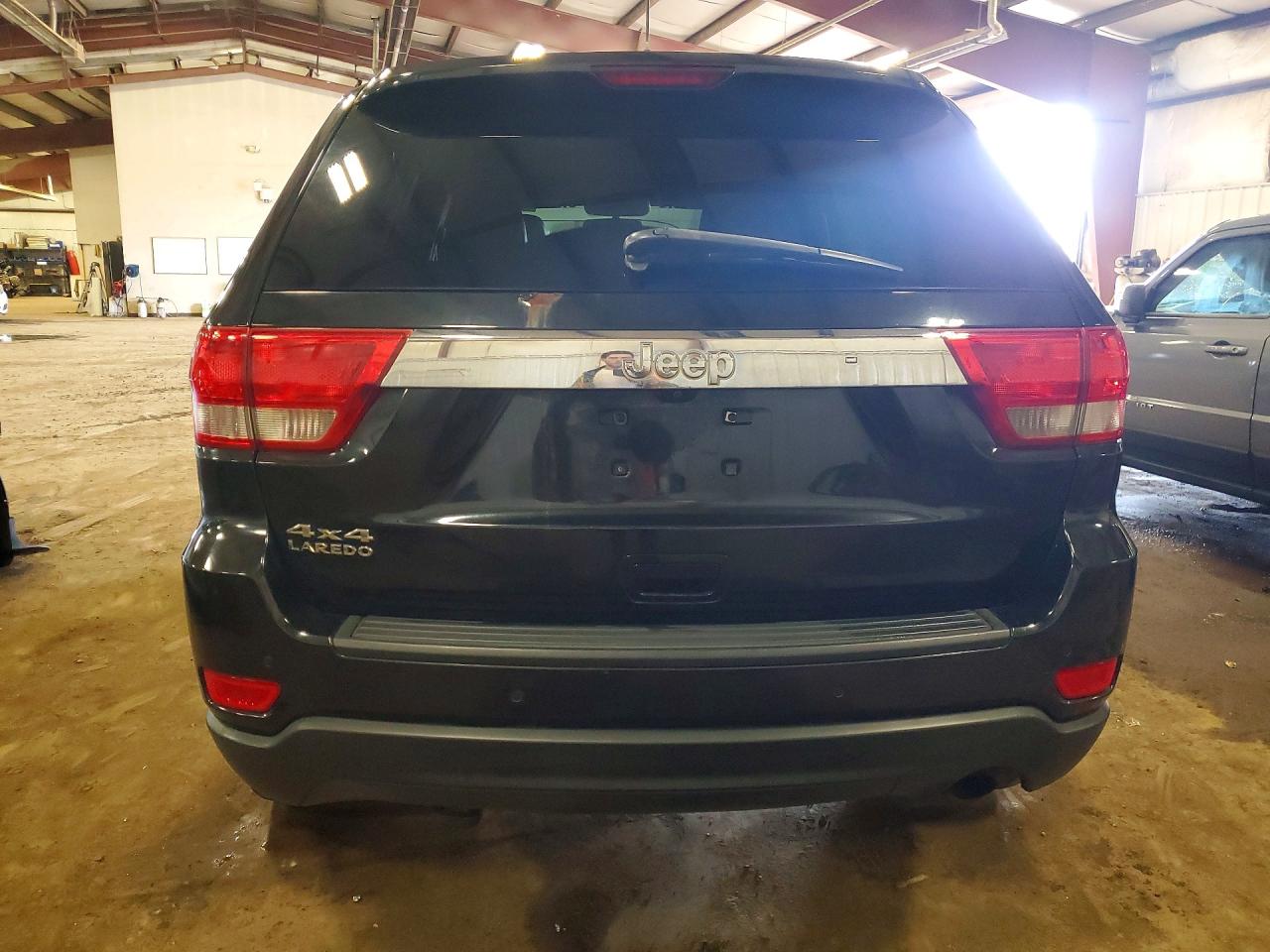 2011 JEEP GRAND CHEROKEE LAREDO photo 11