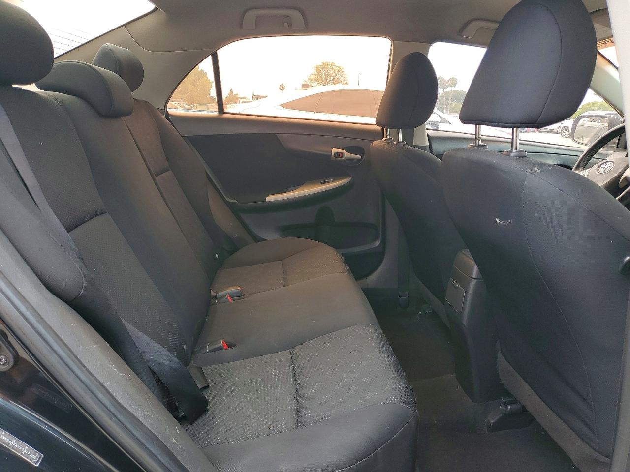 2010 TOYOTA COROLLA S photo 28