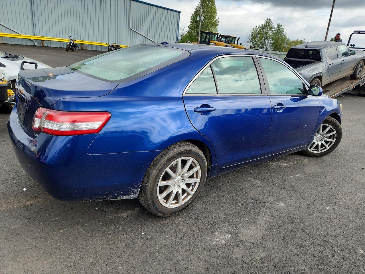 2011 TOYOTA CAMRY LE photo 5