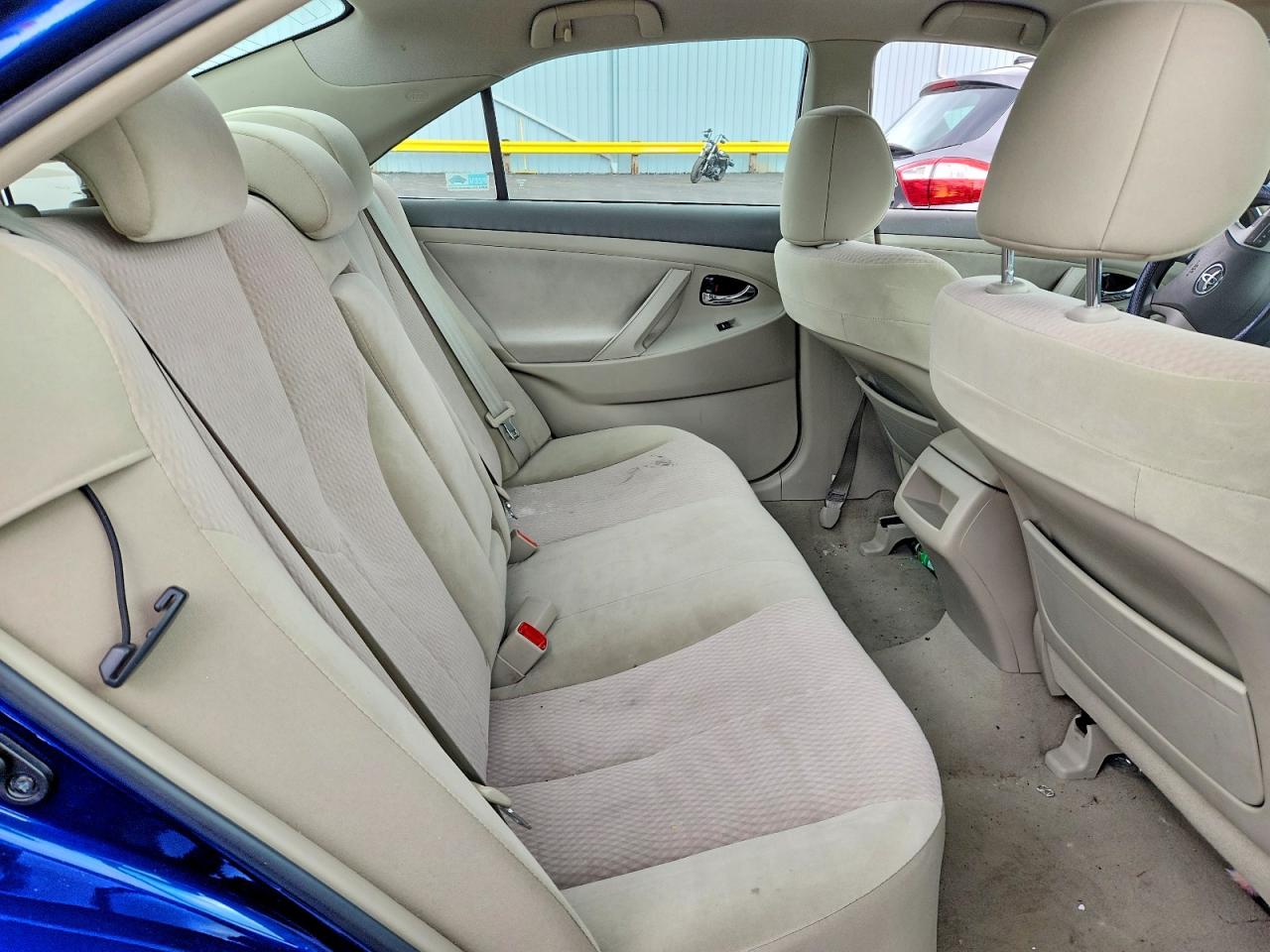 2011 TOYOTA CAMRY LE photo 19