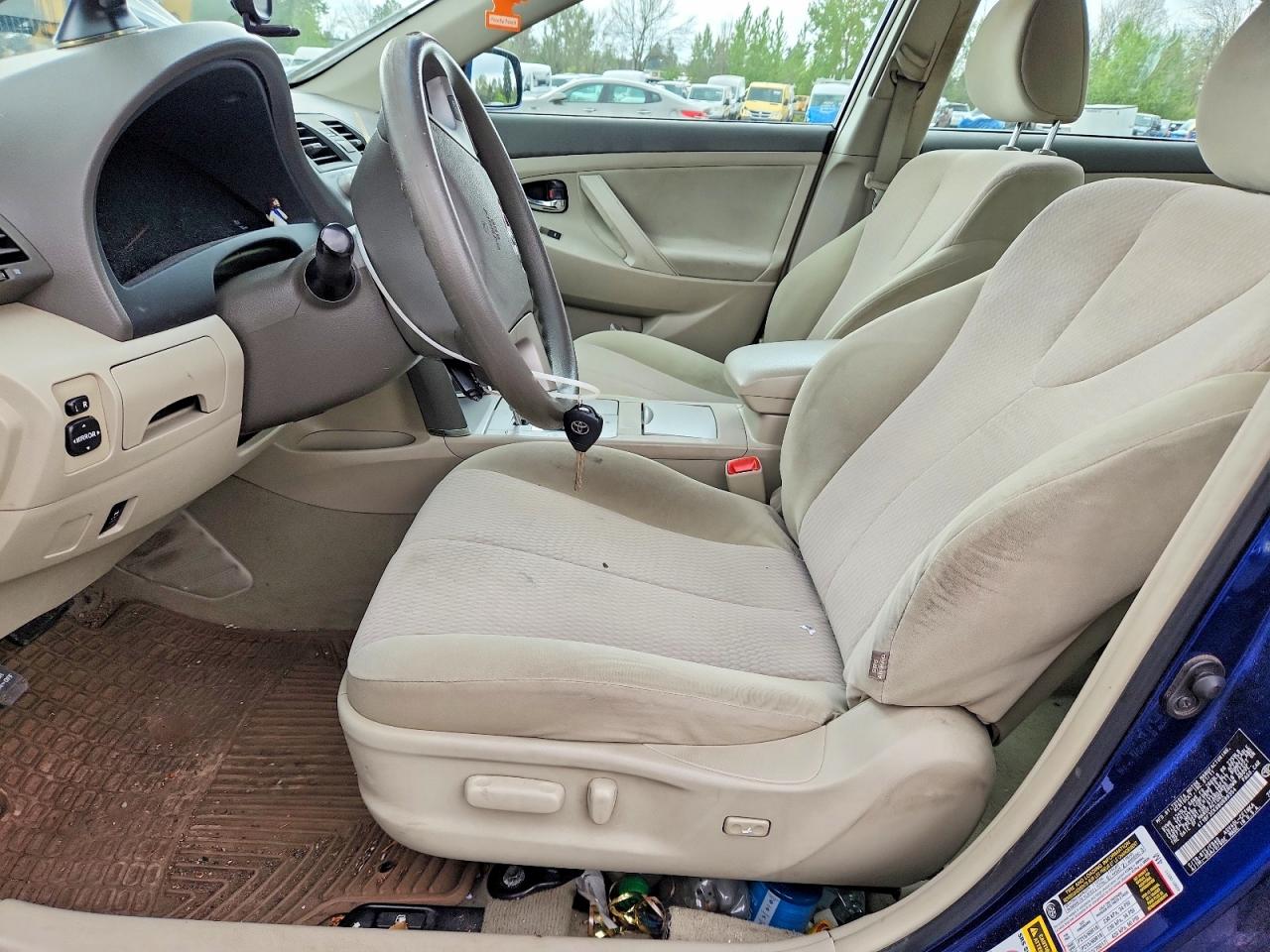 2011 TOYOTA CAMRY LE photo 13