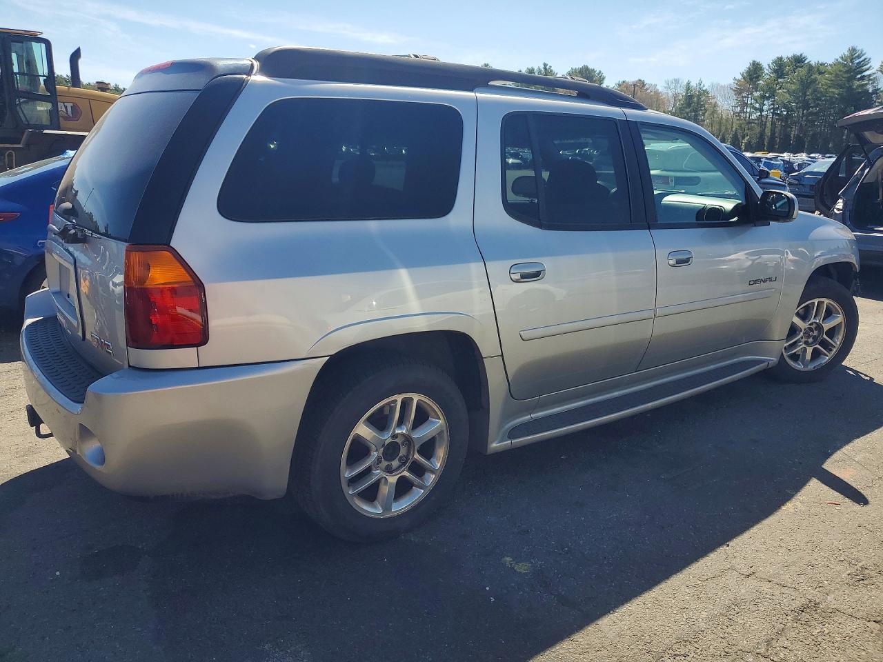 2006 GMC ENVOY DENALI XL photo 5