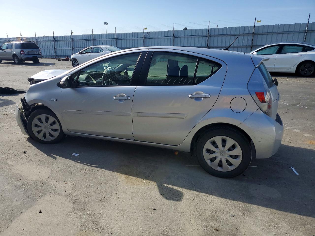 2013 TOYOTA PRIUS C TWO photo 2