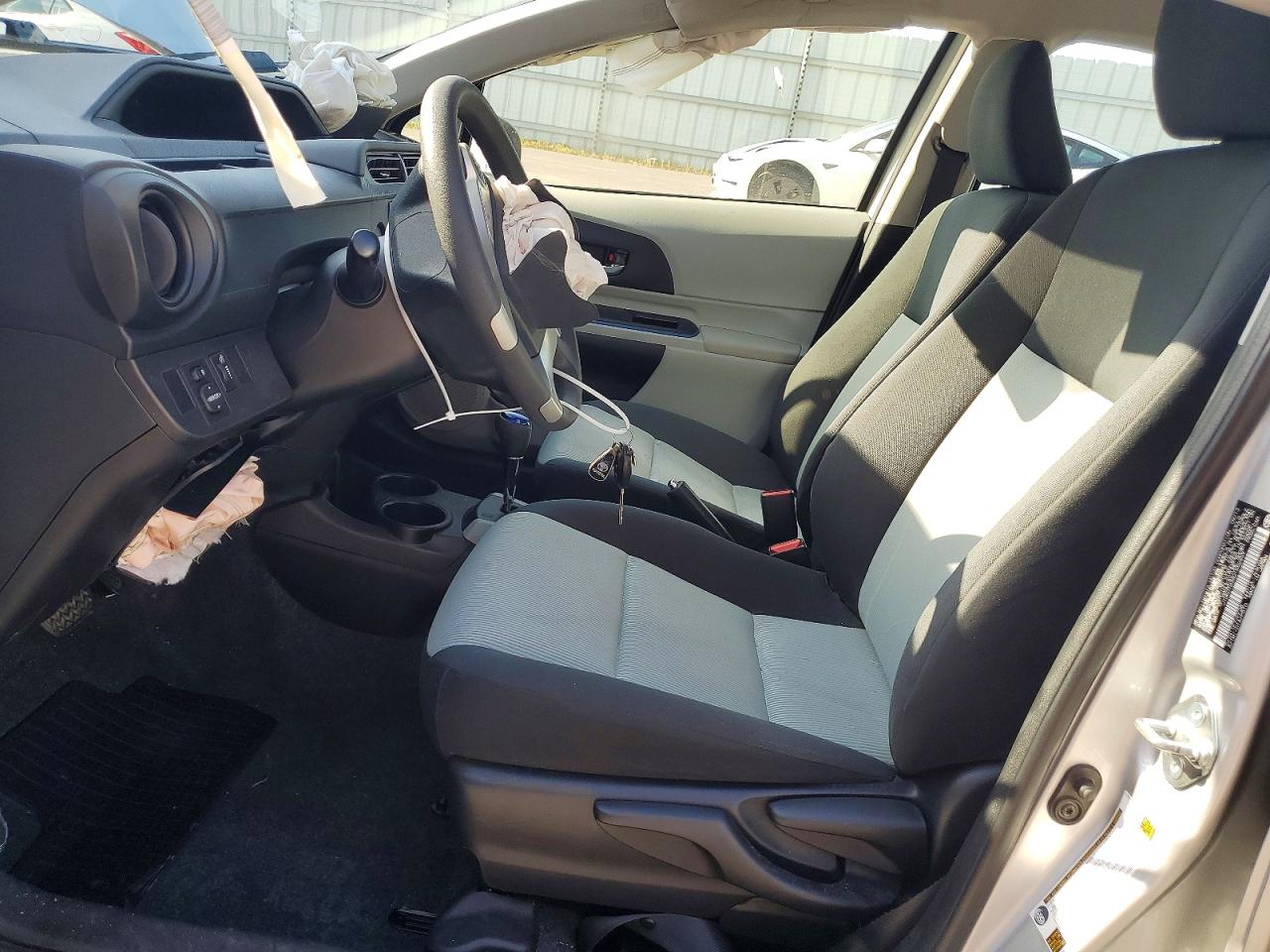 2013 TOYOTA PRIUS C TWO photo 7