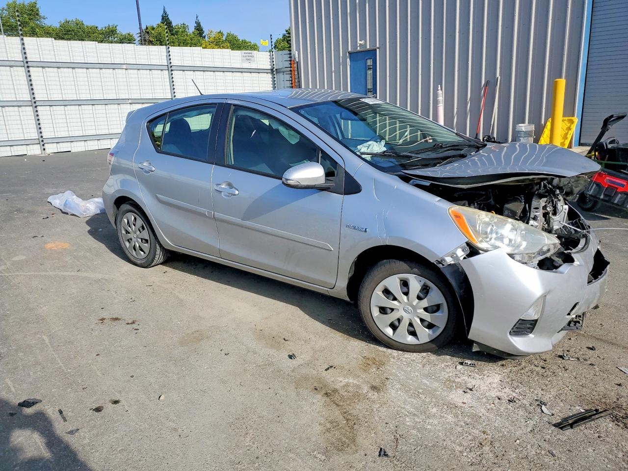 2013 TOYOTA PRIUS C TWO photo 4