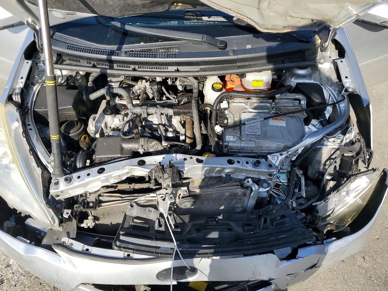 2013 TOYOTA PRIUS C TWO photo 11