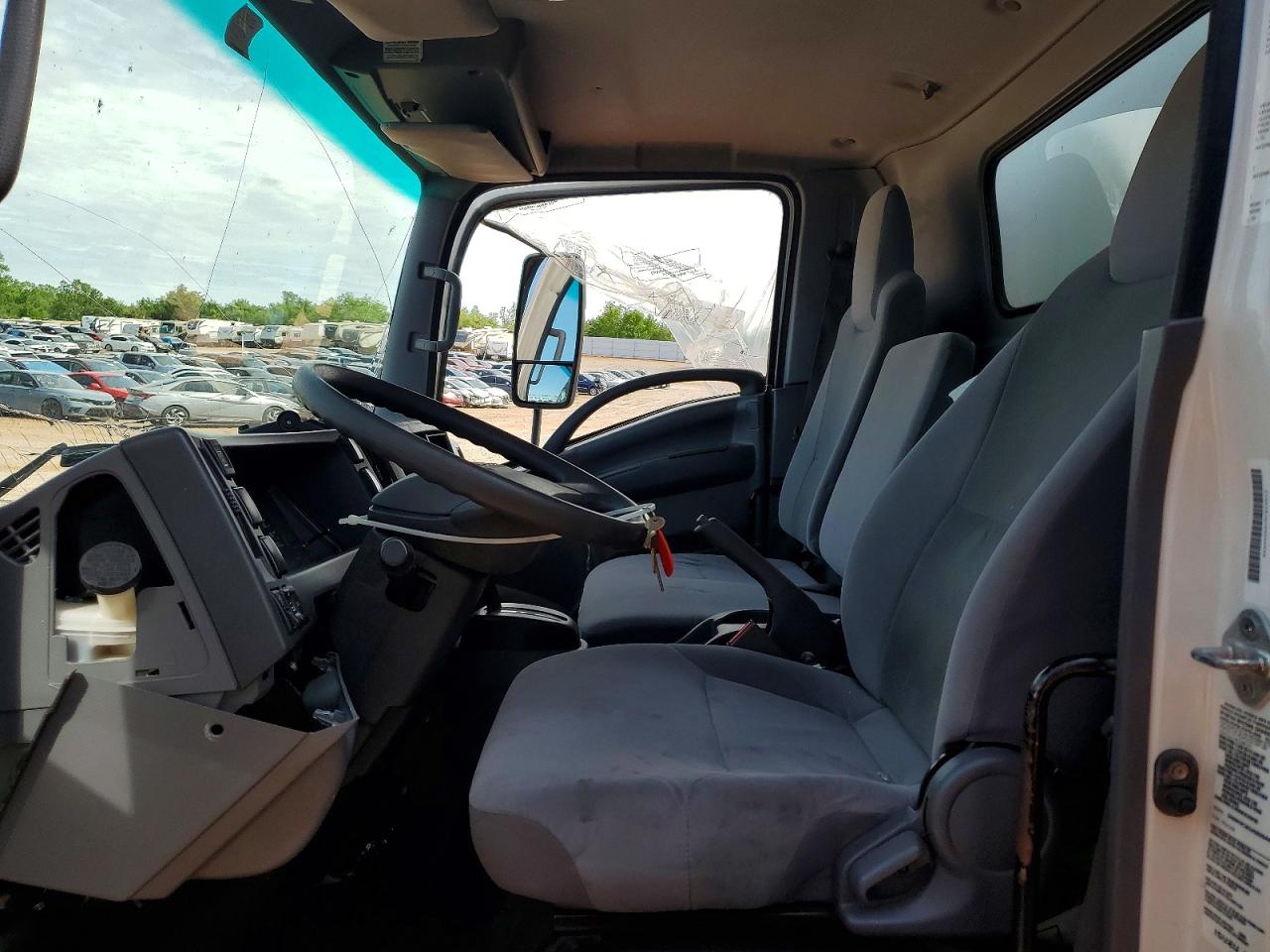 2017 ISUZU NPR BOX TRUCK photo 13