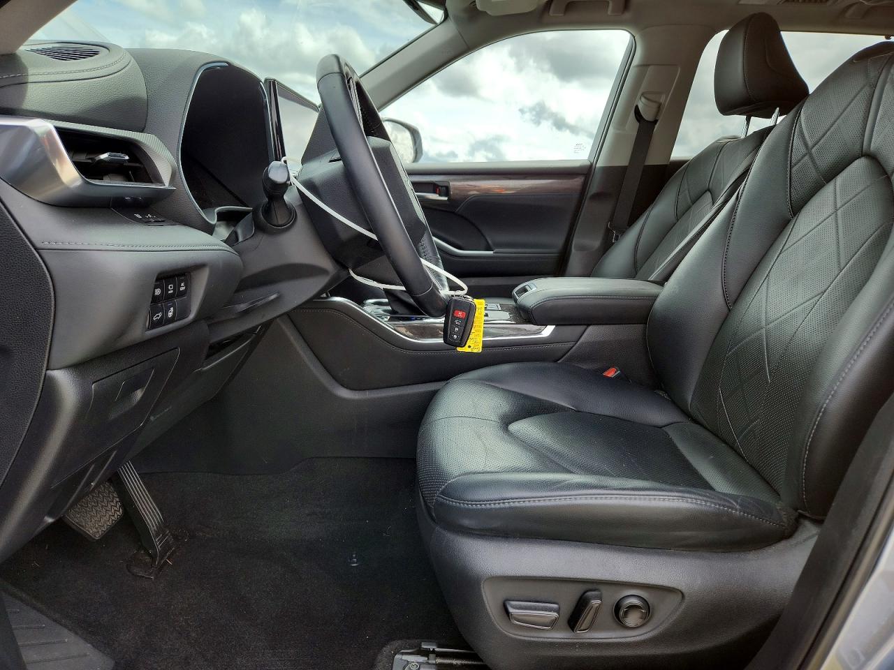 2023 TOYOTA HIGHLANDER HYBRID PLATINUM photo 13