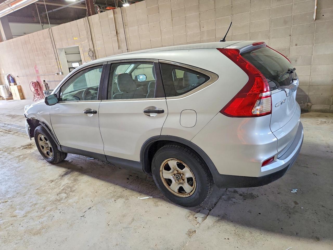 2015 HONDA CR-V LX photo 4