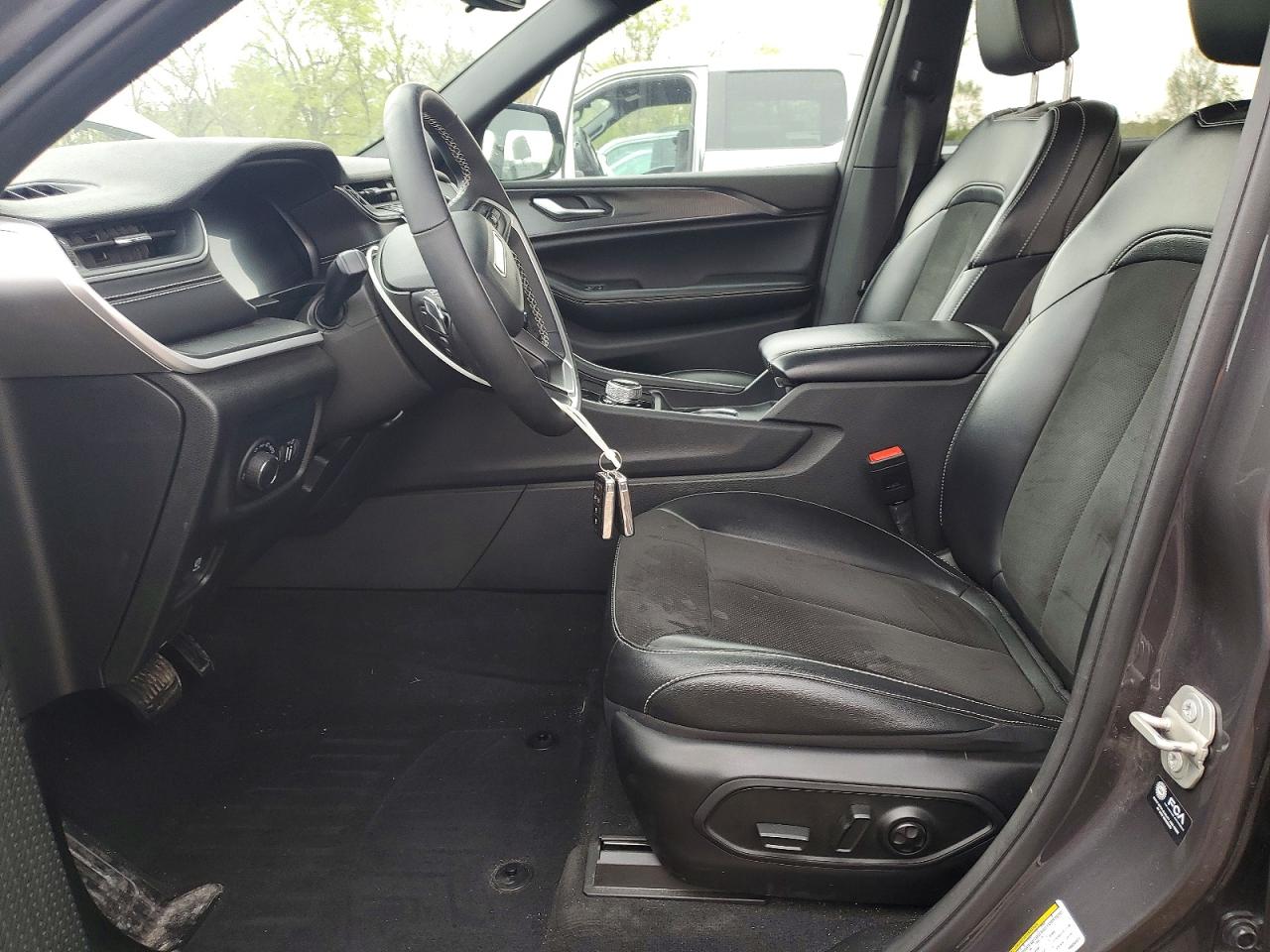 2023 JEEP GRAND CHEROKEE L LAREDO photo 13