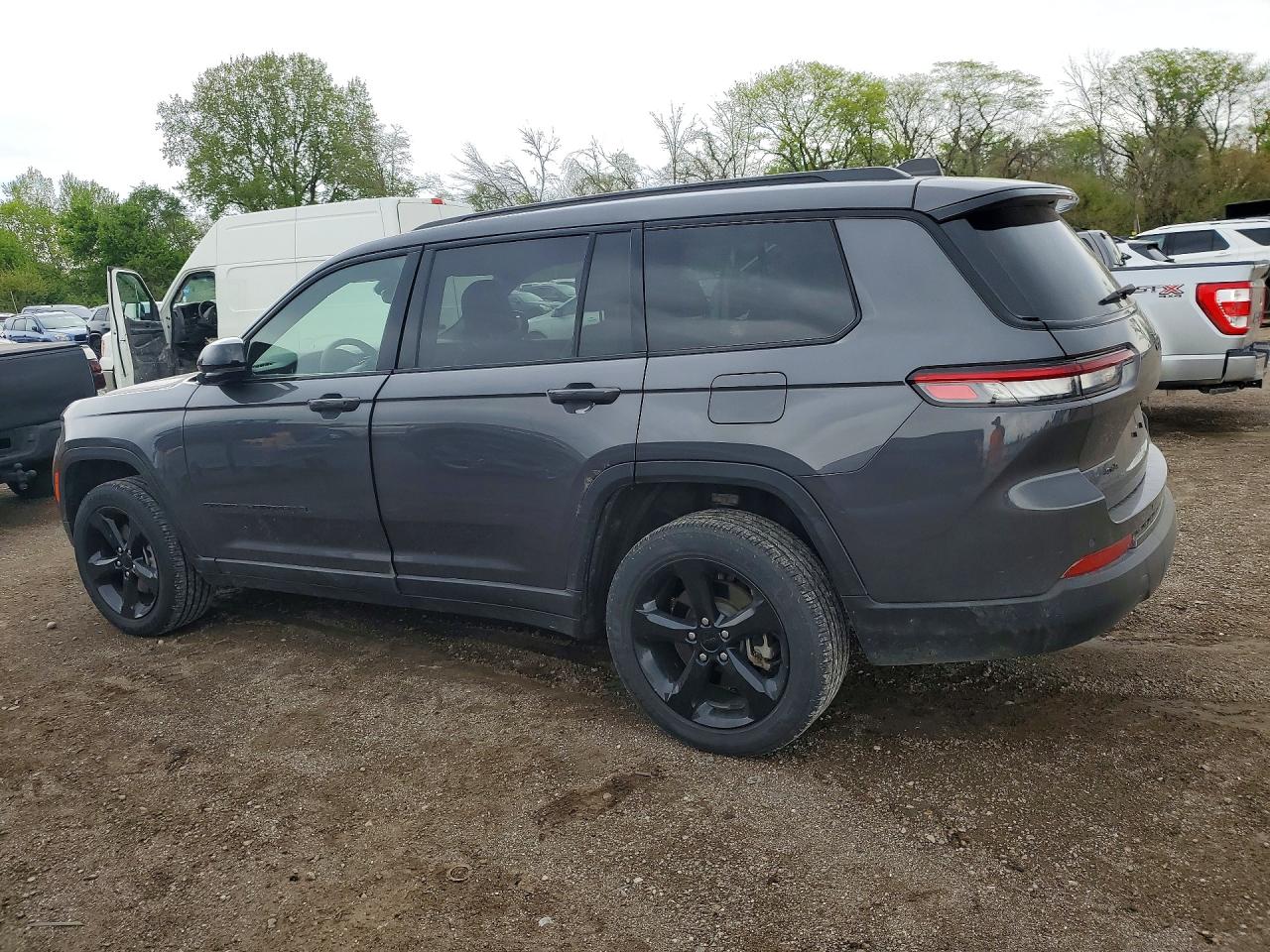 2023 JEEP GRAND CHEROKEE L LAREDO photo 3