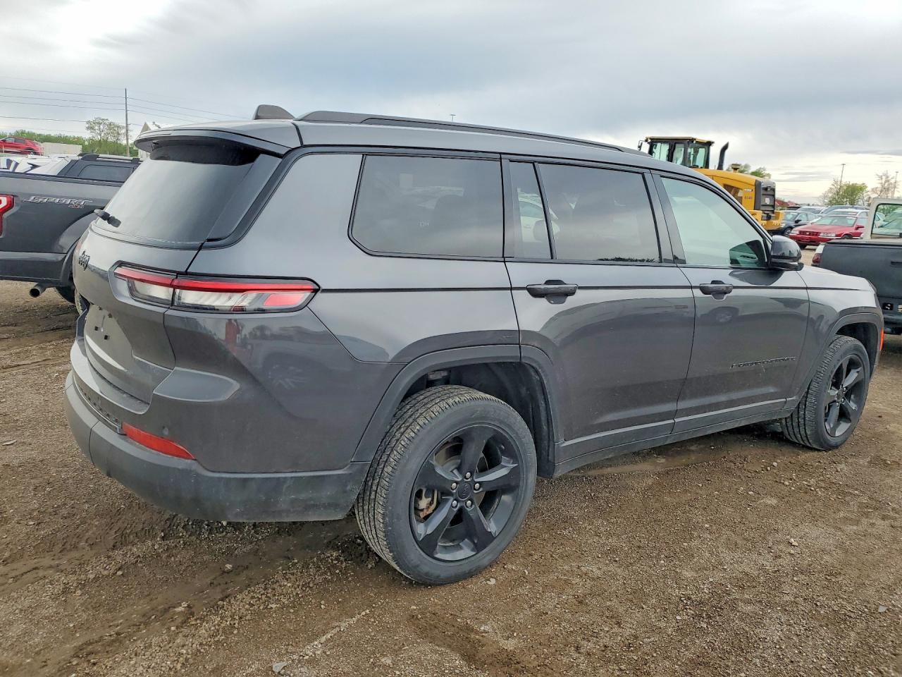 2023 JEEP GRAND CHEROKEE L LAREDO photo 5