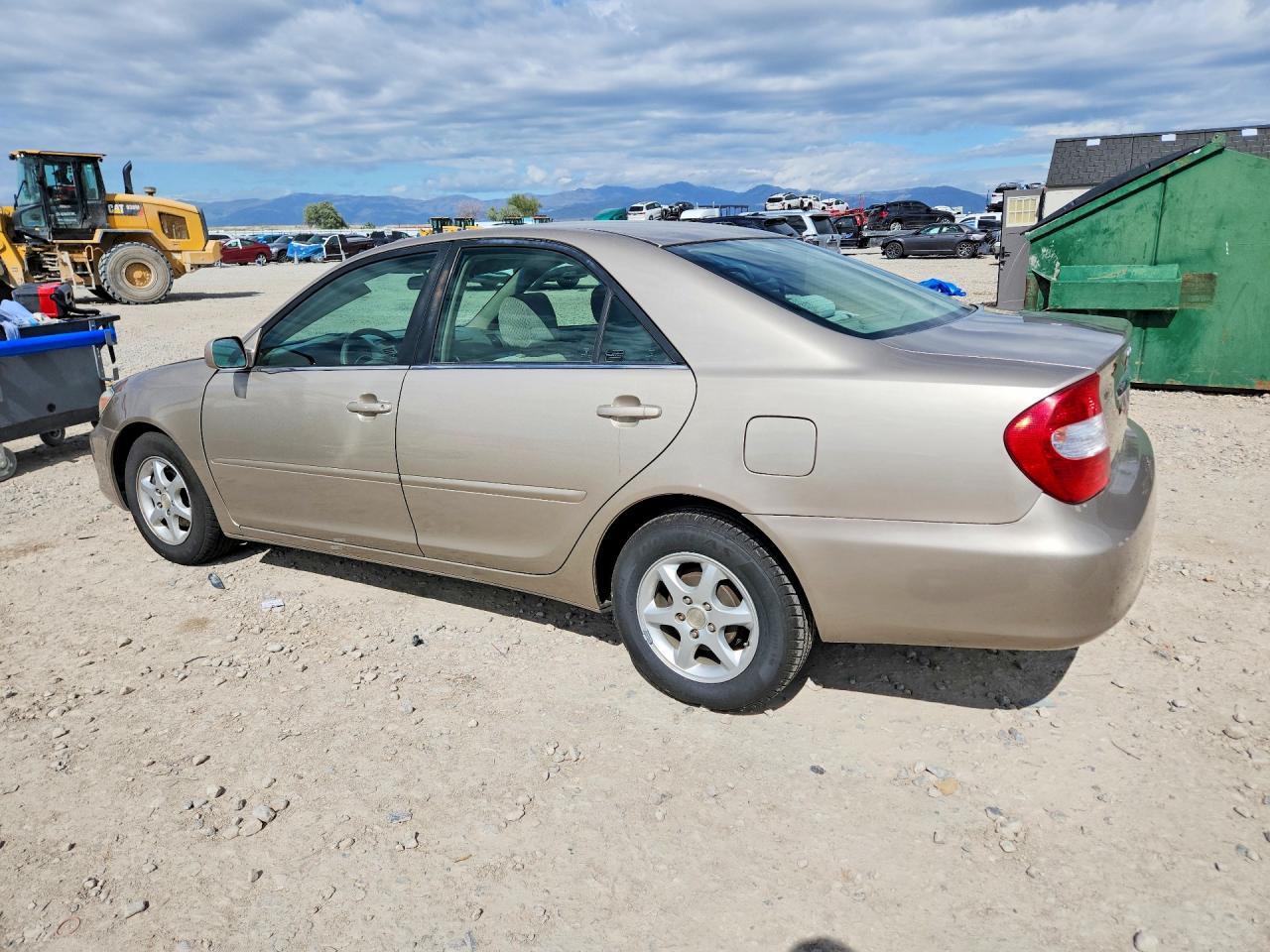 2004 TOYOTA CAMRY LE photo 4