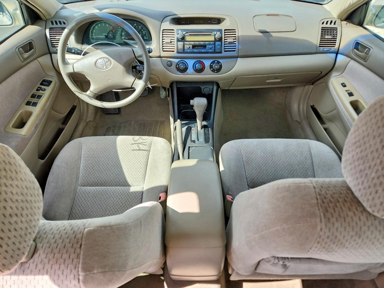2004 TOYOTA CAMRY LE photo 22