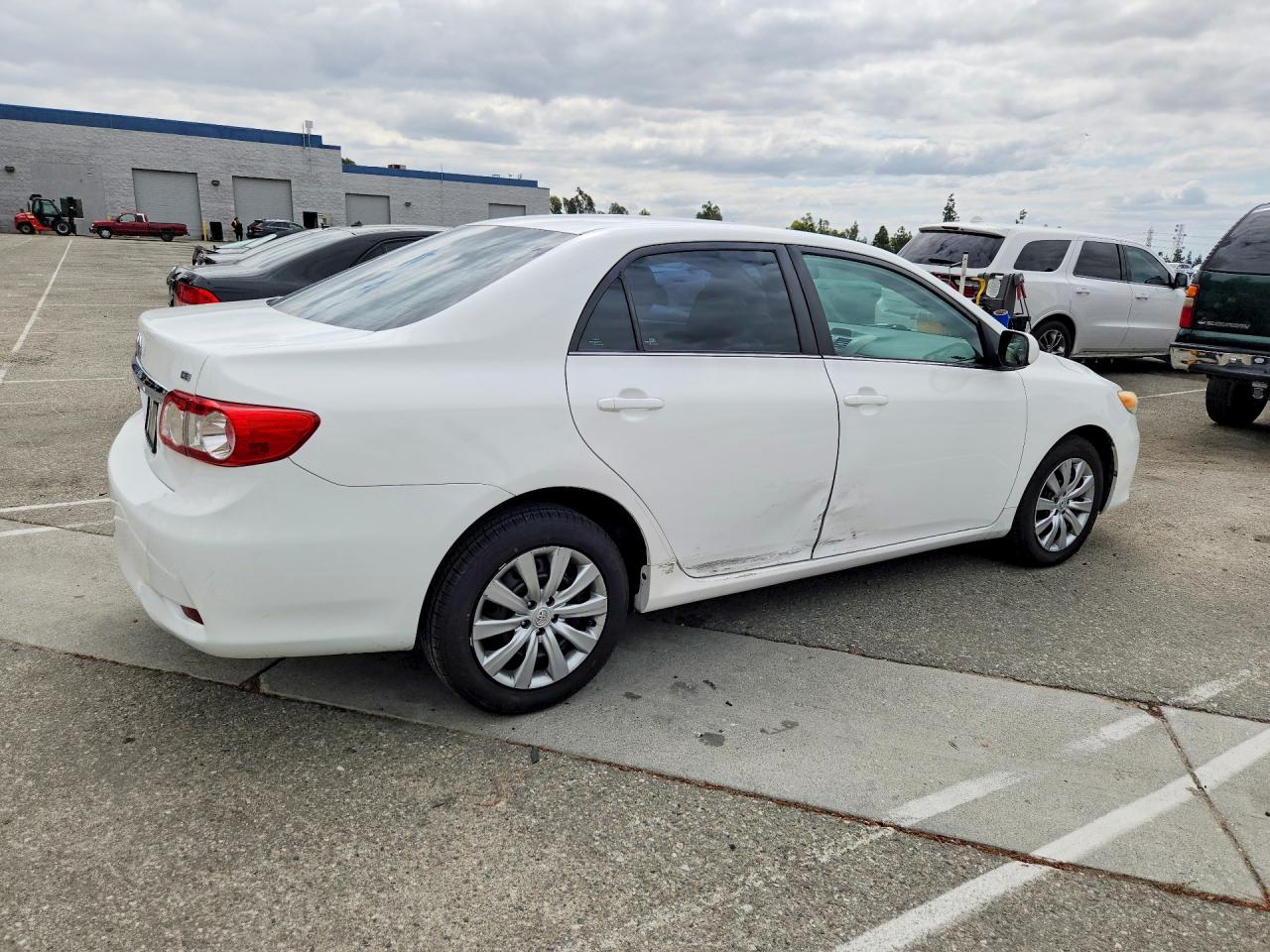 2013 TOYOTA COROLLA LE photo 7
