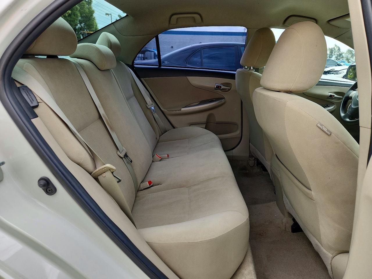 2013 TOYOTA COROLLA LE photo 28