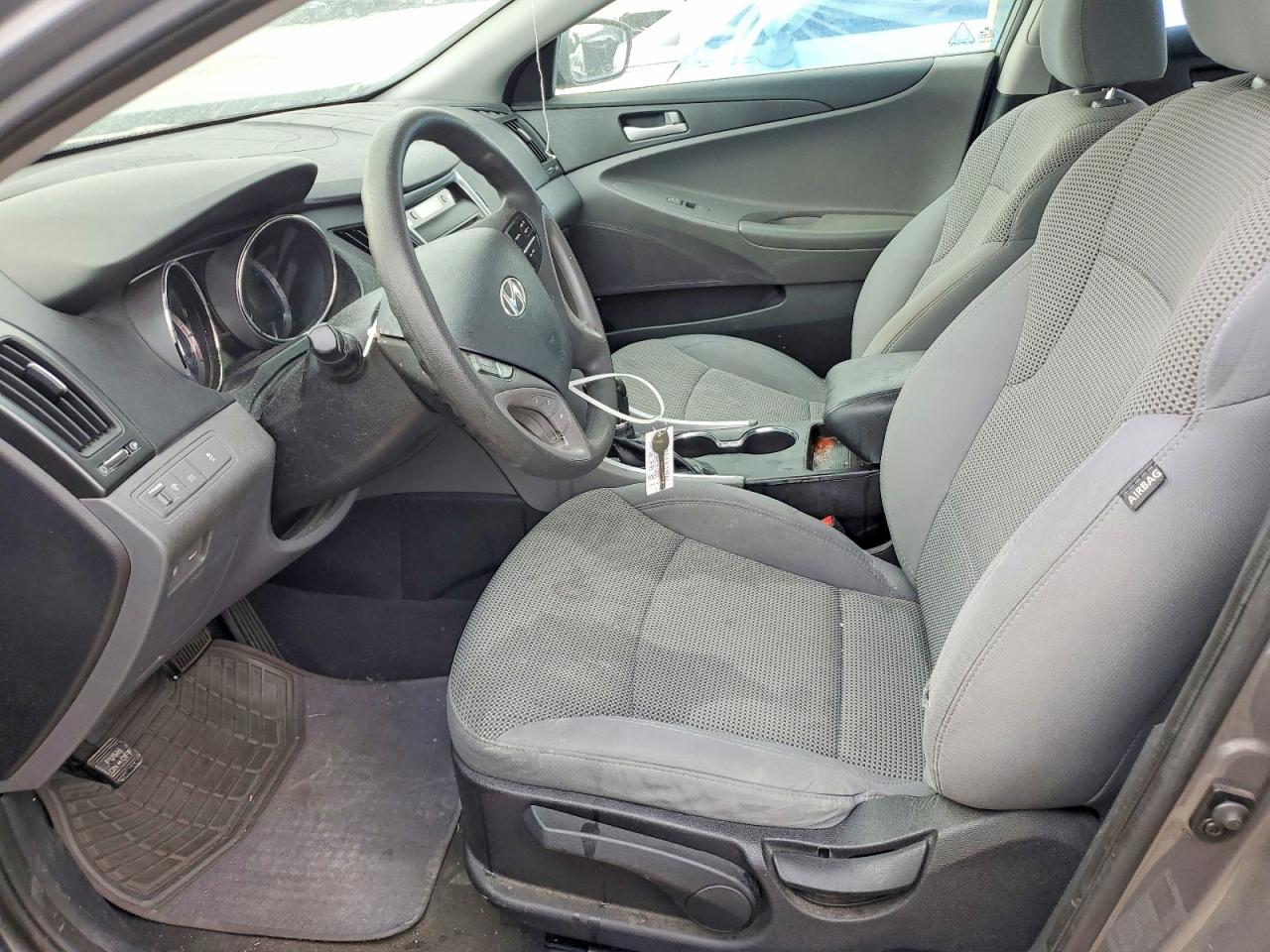 2014 HYUNDAI SONATA GLS photo 13