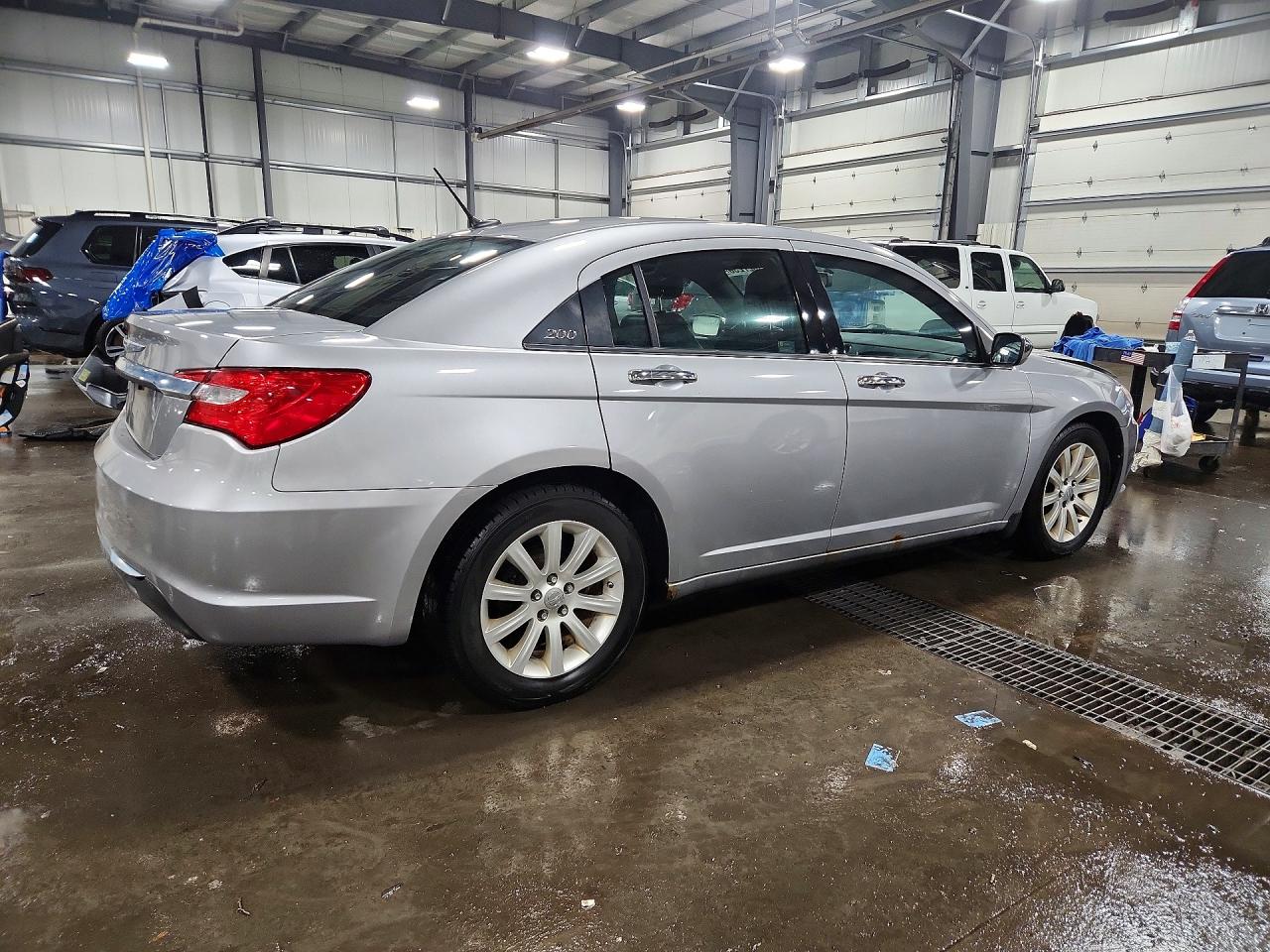 2013 CHRYSLER 200 LIMITED photo 5