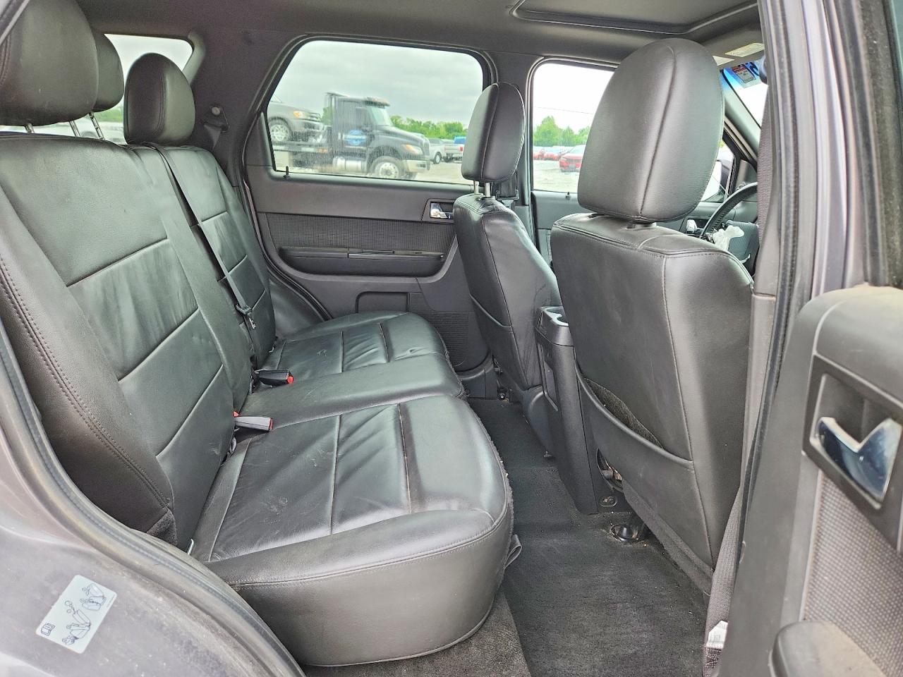 2011 FORD ESCAPE XLT photo 31