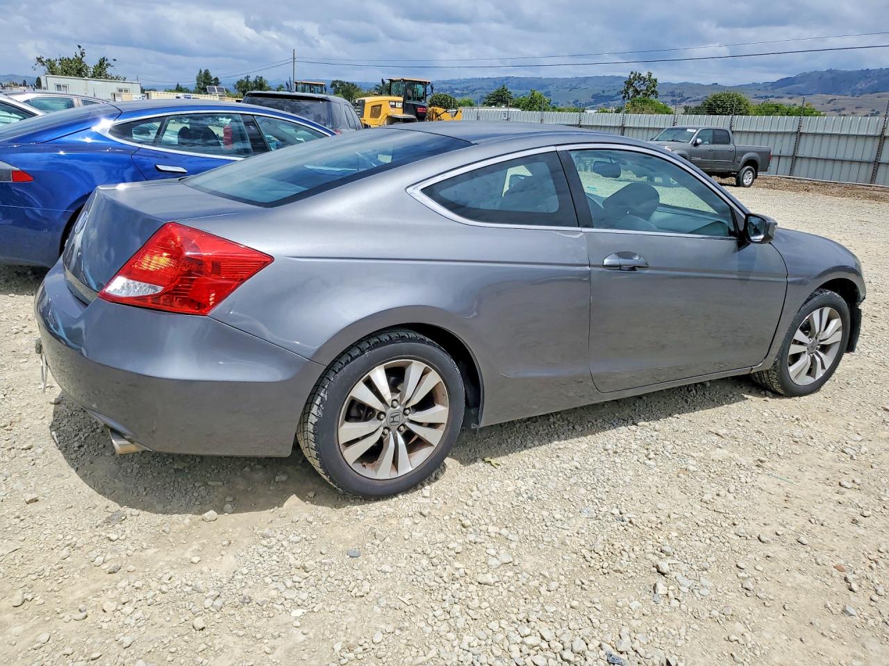 2012 HONDA ACCORD LX photo 3