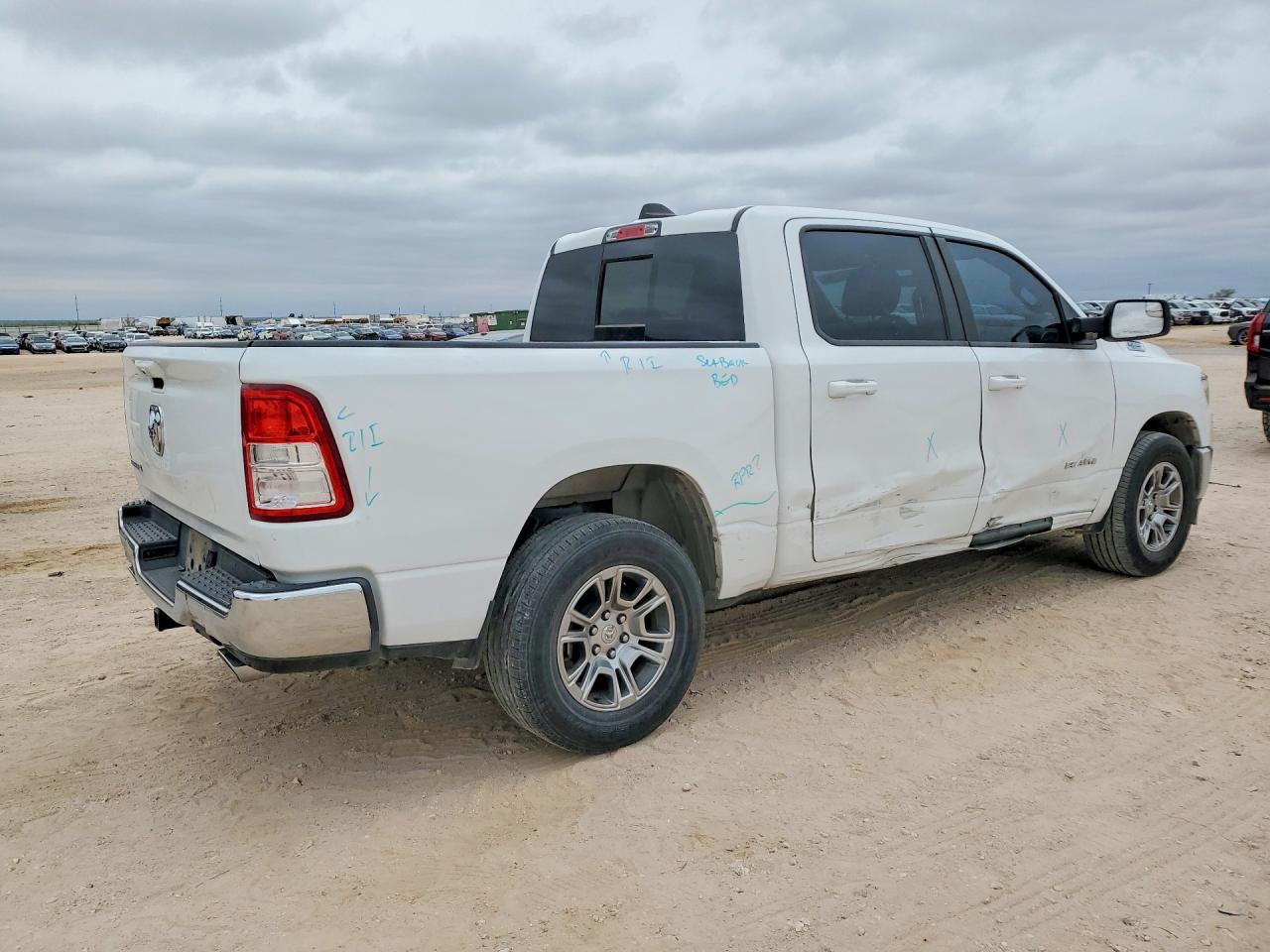 2021 RAM 1500 BIG HORN photo 3