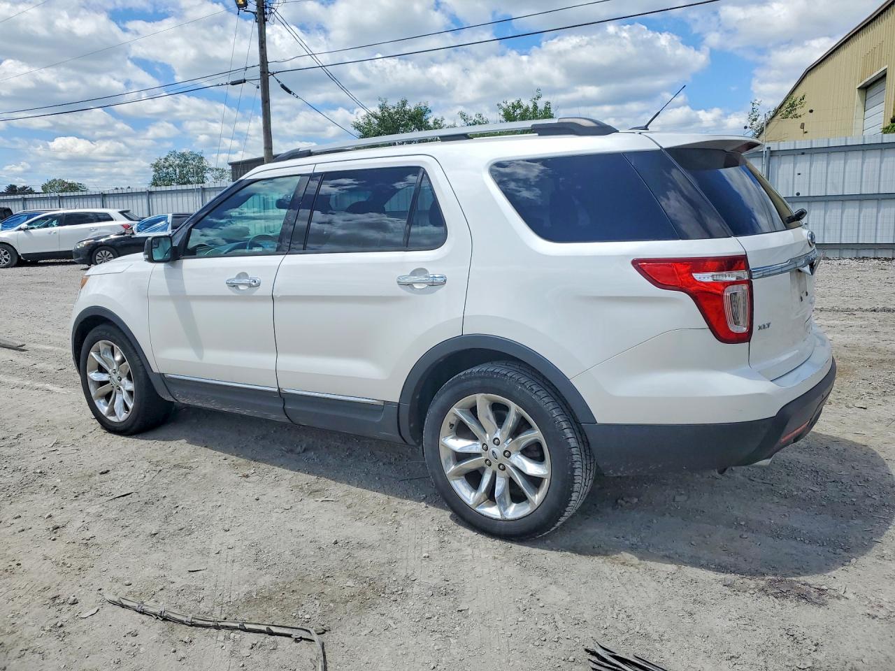 2013 FORD EXPLORER XLT photo 3