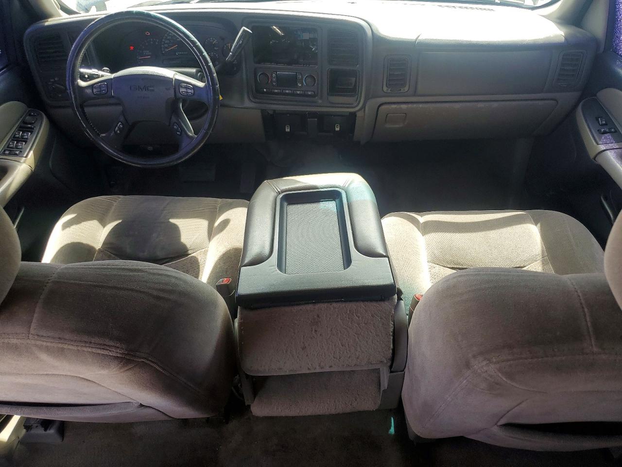 2004 GMC YUKON XL K1500 photo 15