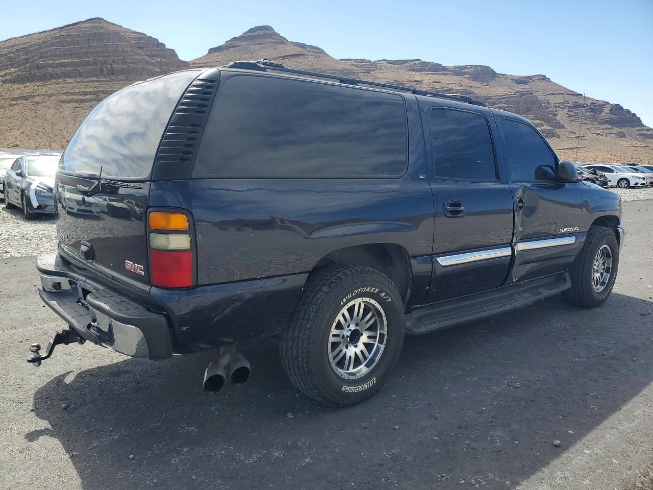 2004 GMC YUKON XL K1500 photo 5