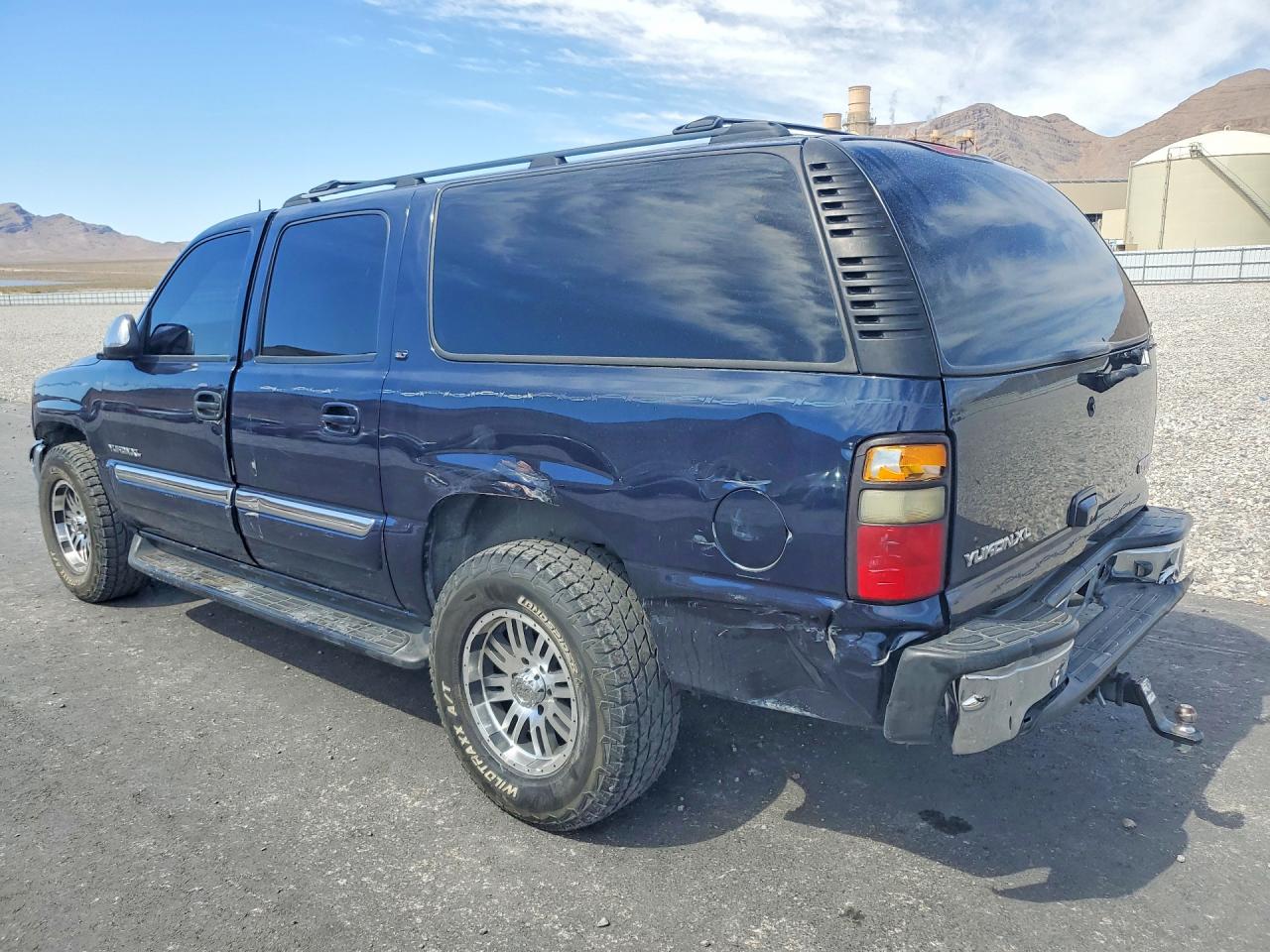 2004 GMC YUKON XL K1500 photo 3