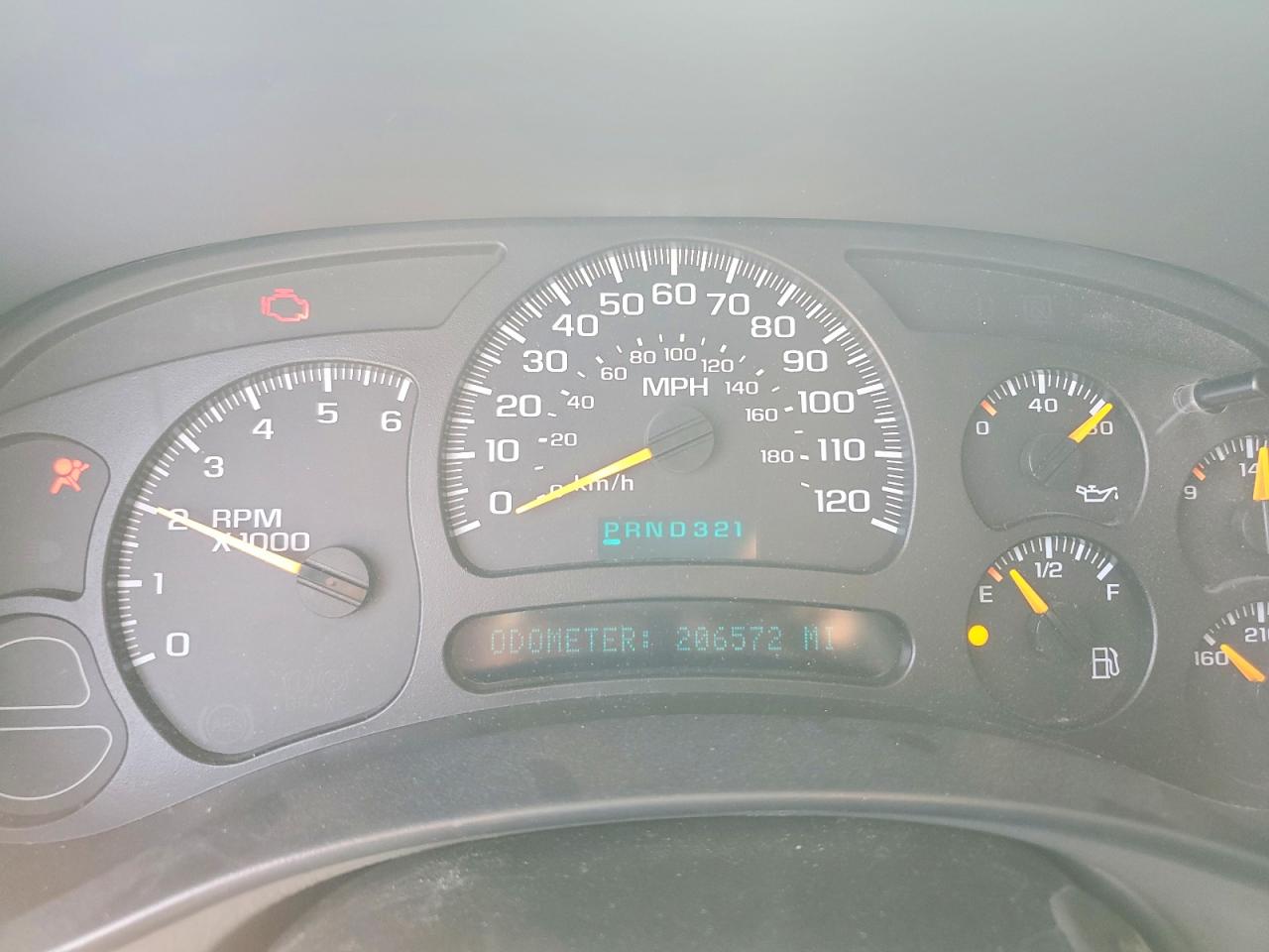 2004 GMC YUKON XL K1500 photo 17