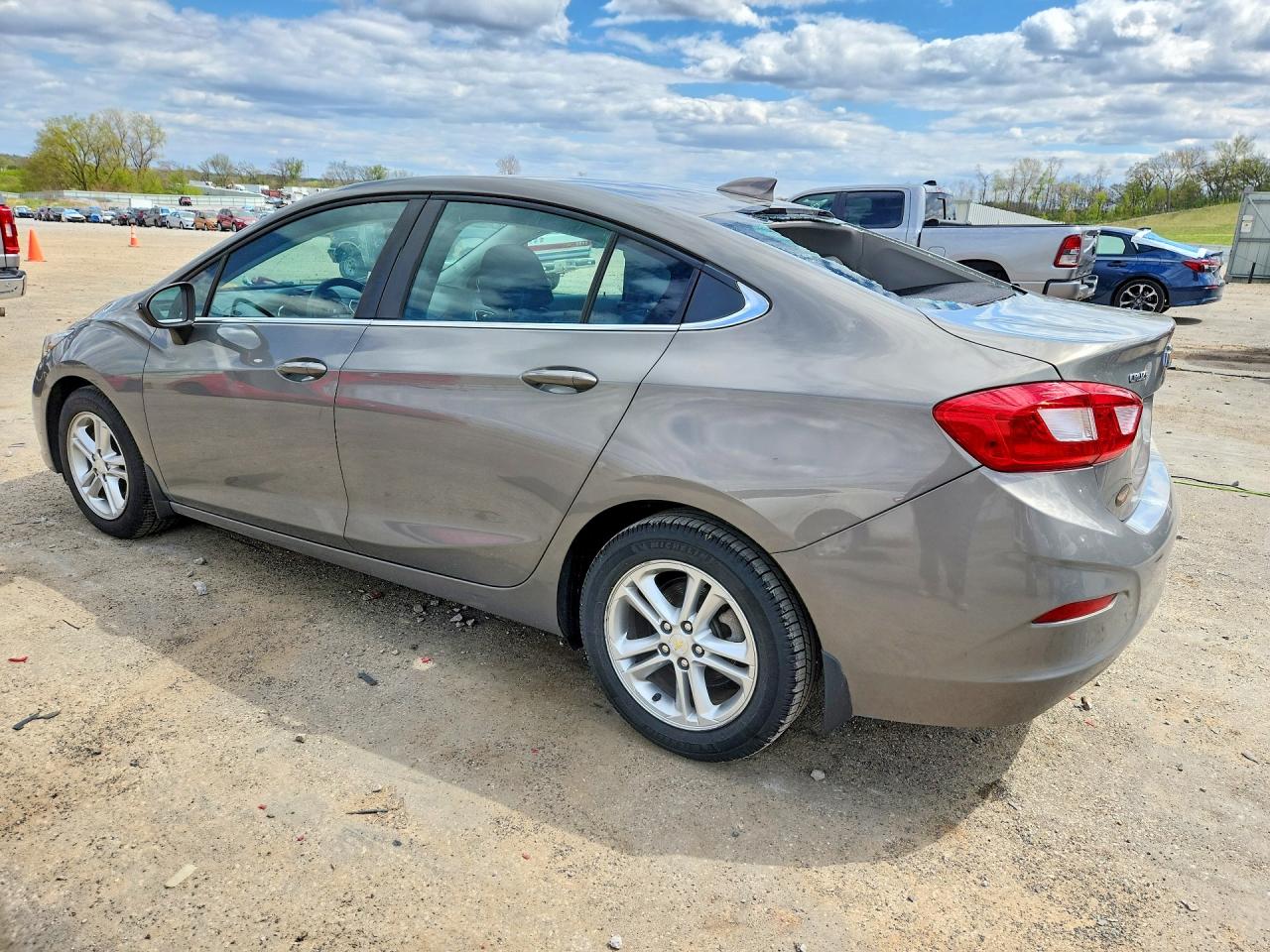 2017 CHEVROLET CRUZE LT photo 4