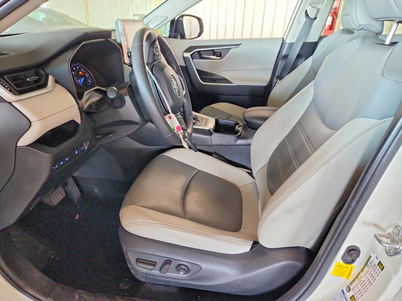 2022 TOYOTA RAV4 XLE PREMIUM photo 13