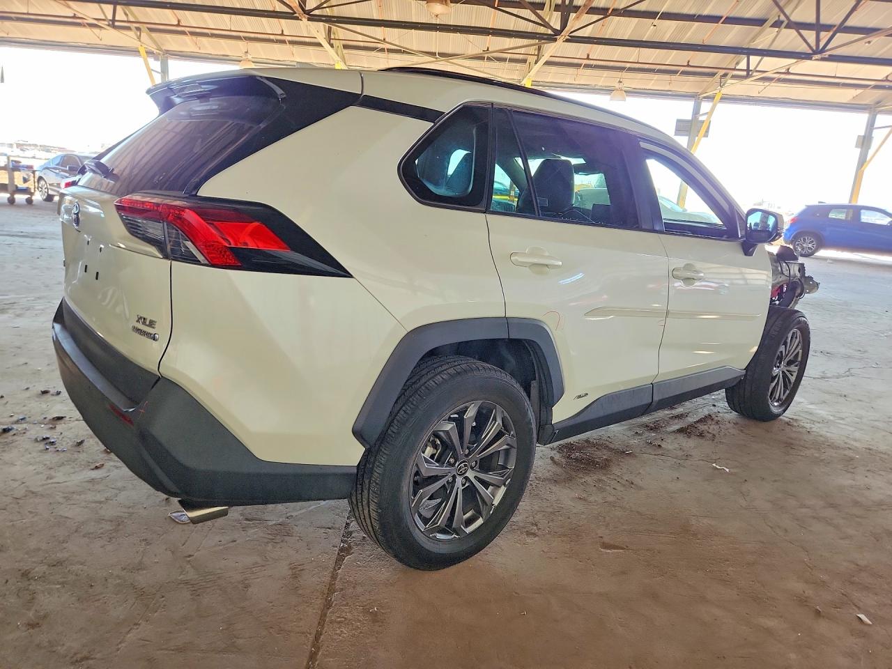 2022 TOYOTA RAV4 XLE PREMIUM photo 5