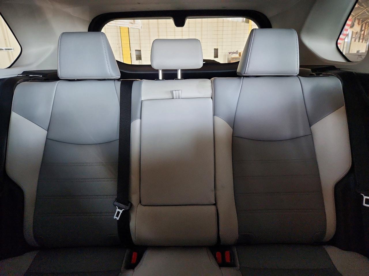2022 TOYOTA RAV4 XLE PREMIUM photo 19