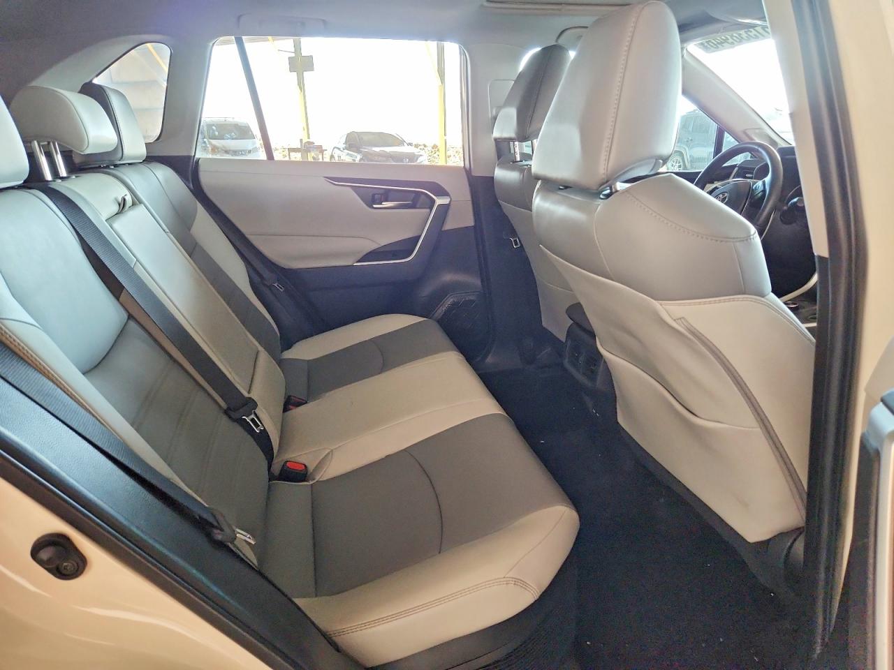 2022 TOYOTA RAV4 XLE PREMIUM photo 21