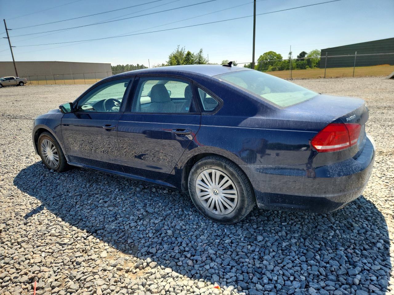 2014 VOLKSWAGEN PASSAT S photo 3