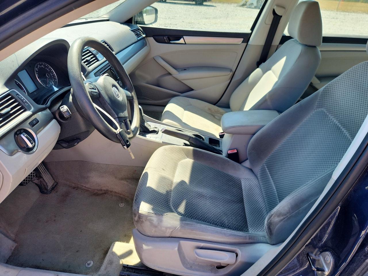 2014 VOLKSWAGEN PASSAT S photo 13