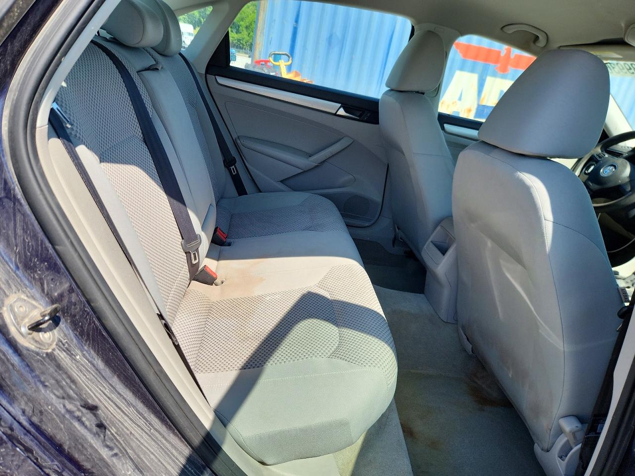 2014 VOLKSWAGEN PASSAT S photo 19
