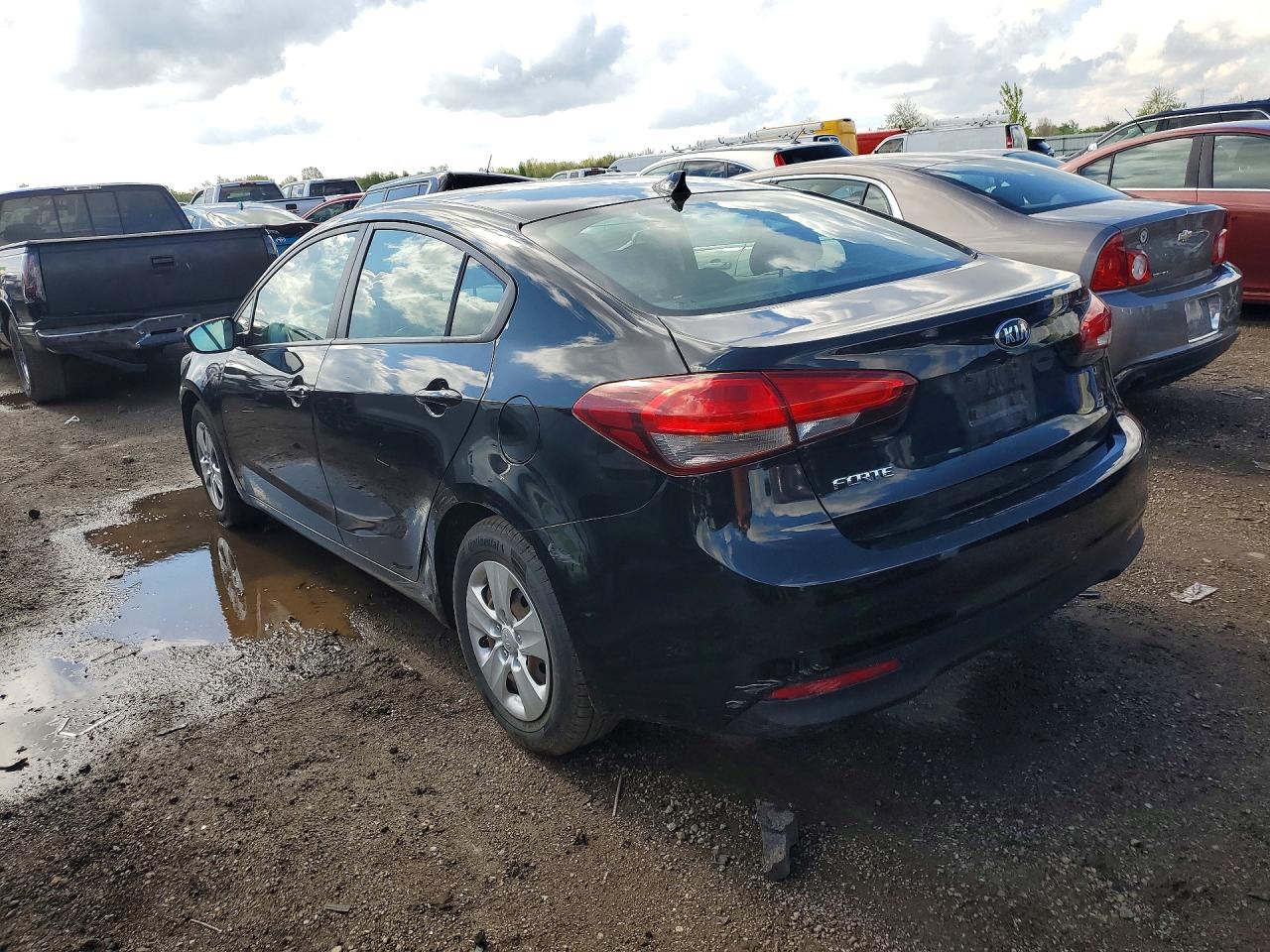 2017 KIA FORTE LX photo 2