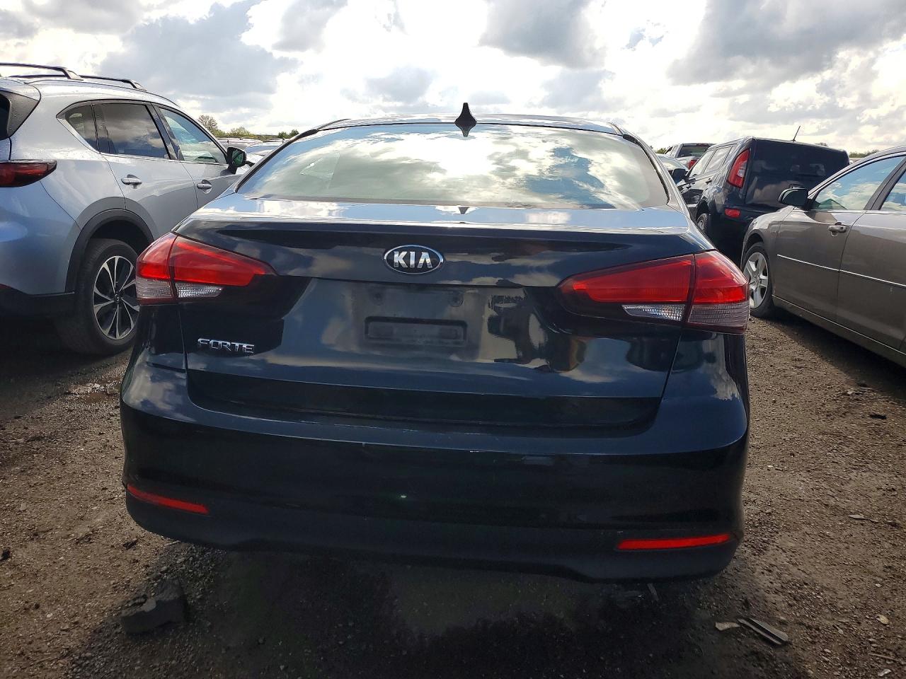 2017 KIA FORTE LX photo 6