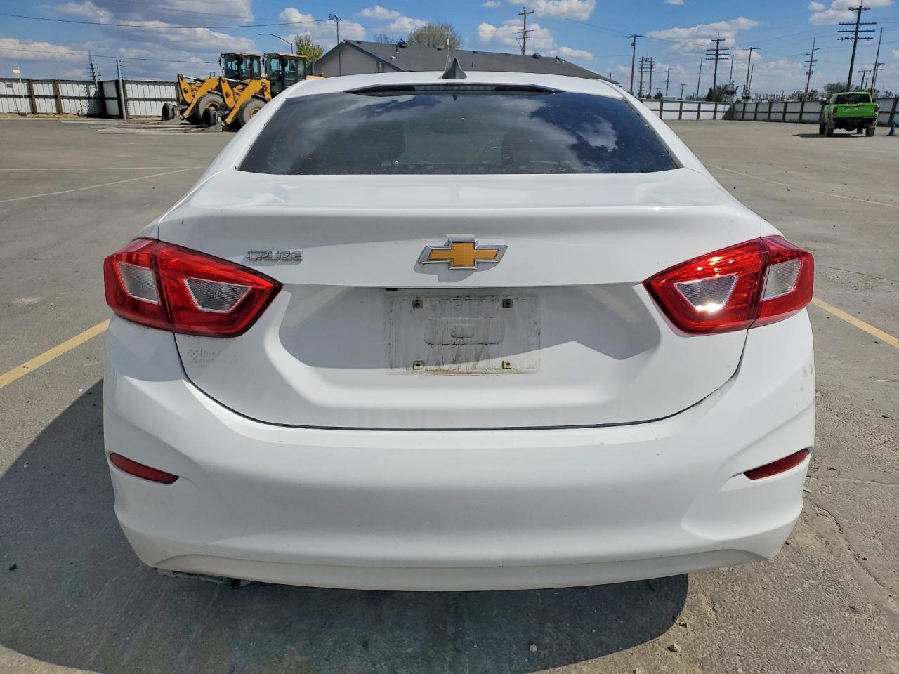 2017 CHEVROLET CRUZE LS photo 11