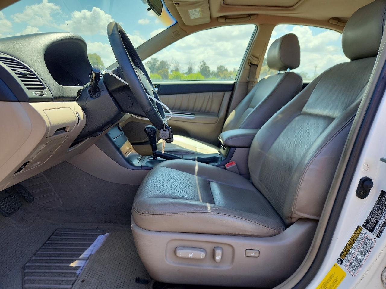 2005 TOYOTA CAMRY SE photo 13